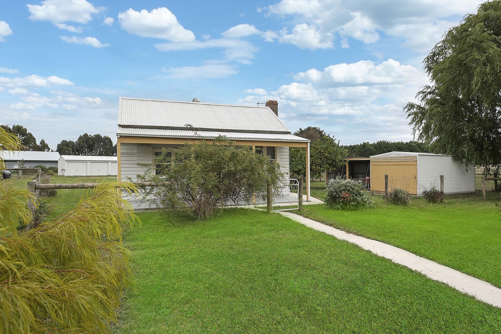 2 Roberts Road, Cobden VIC 3266, Image 2