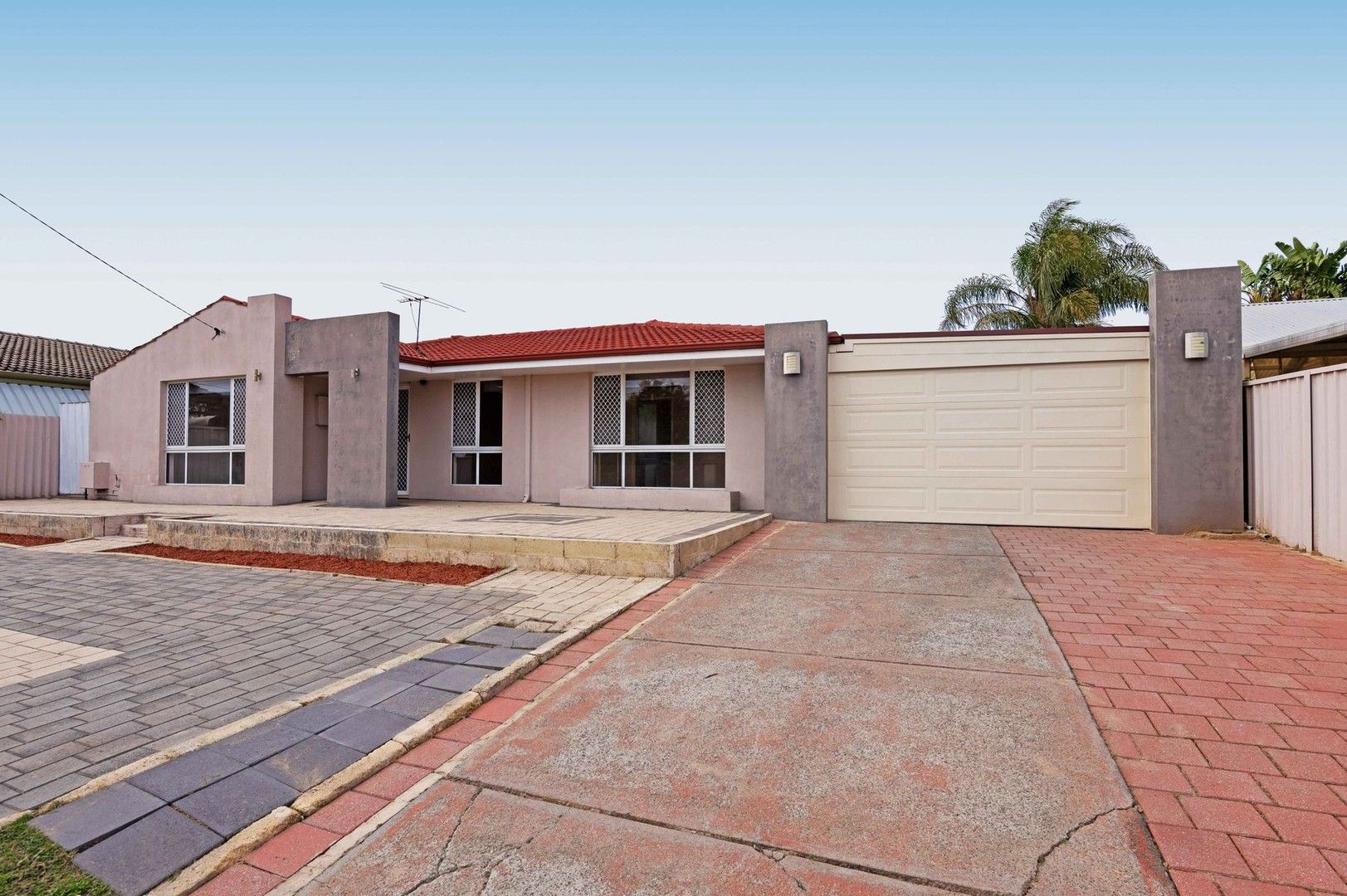 3 bedrooms House in 198 Berehaven Avenue THORNLIE WA, 6108