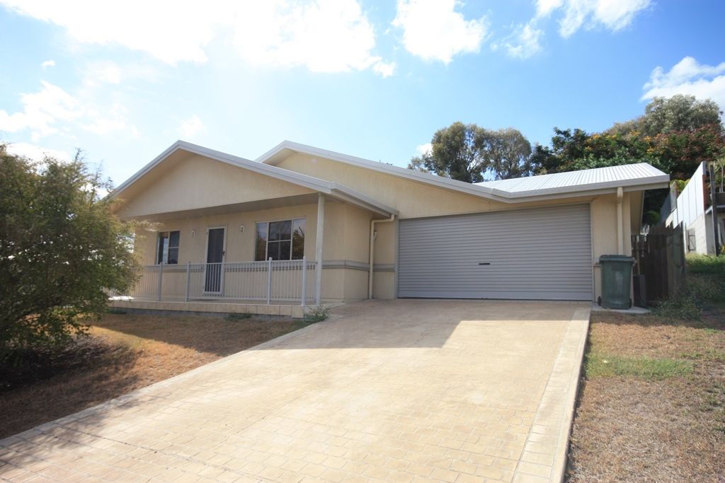 4 bedrooms House in 14 Michael Drive BILOELA QLD, 4715