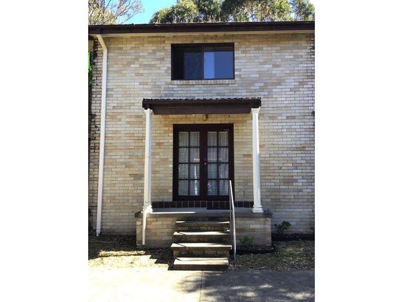 2 bedrooms Townhouse in 4/10 Lobelia Close METFORD NSW, 2323