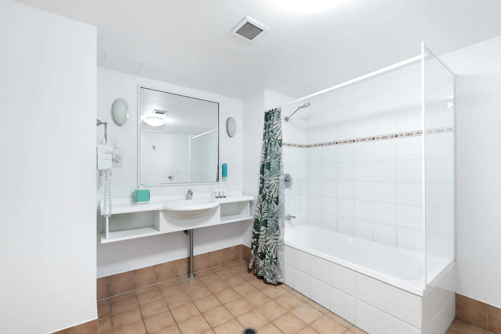 Additional image 11 of 003 & 004/140-144 Ferny Avenue, Surfers Paradise QLD 4217