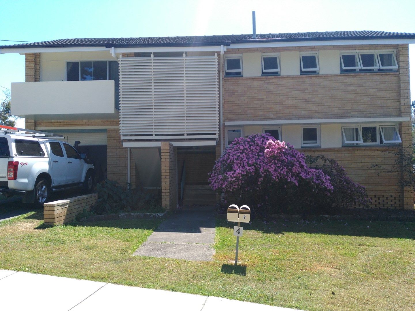 3 bedrooms Apartment / Unit / Flat in 2/4 Goldieslie Road INDOOROOPILLY QLD, 4068