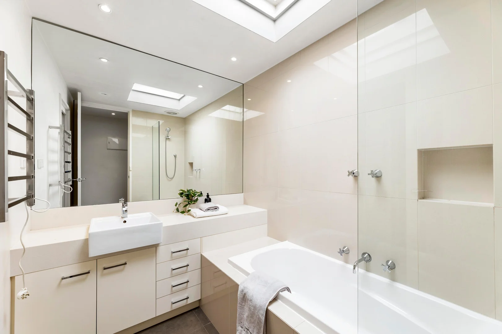 Additional image 11 of 1/45 Canterbury Road, Canterbury VIC 3126