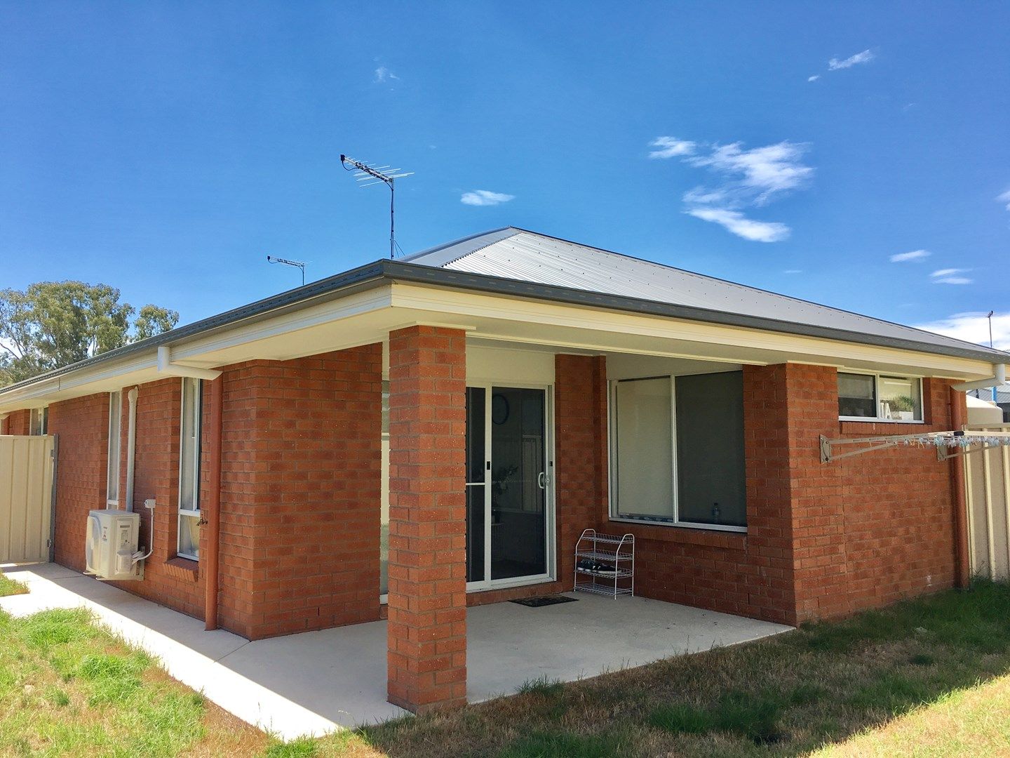 2 bedrooms Townhouse in 59b Royce Crescent LAVINGTON NSW, 2641