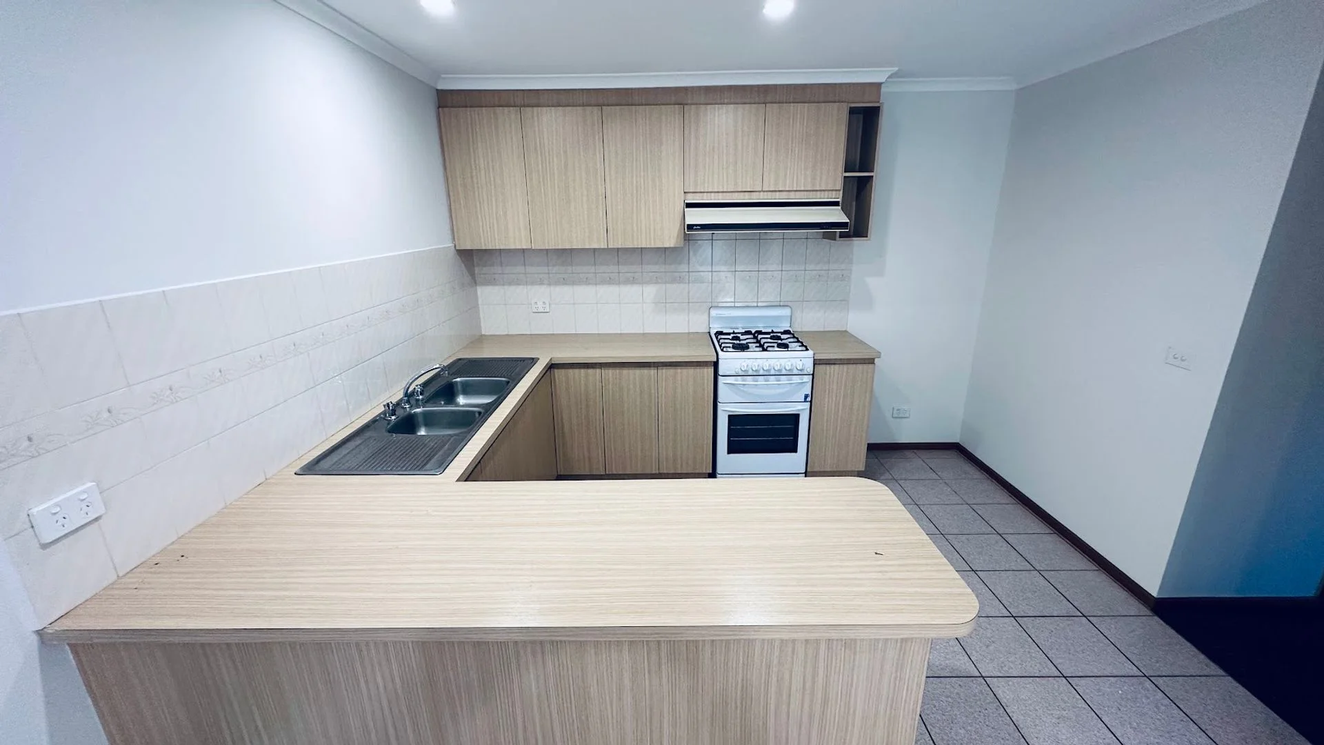 2/59 Truman St, South Kingsville VIC 3015