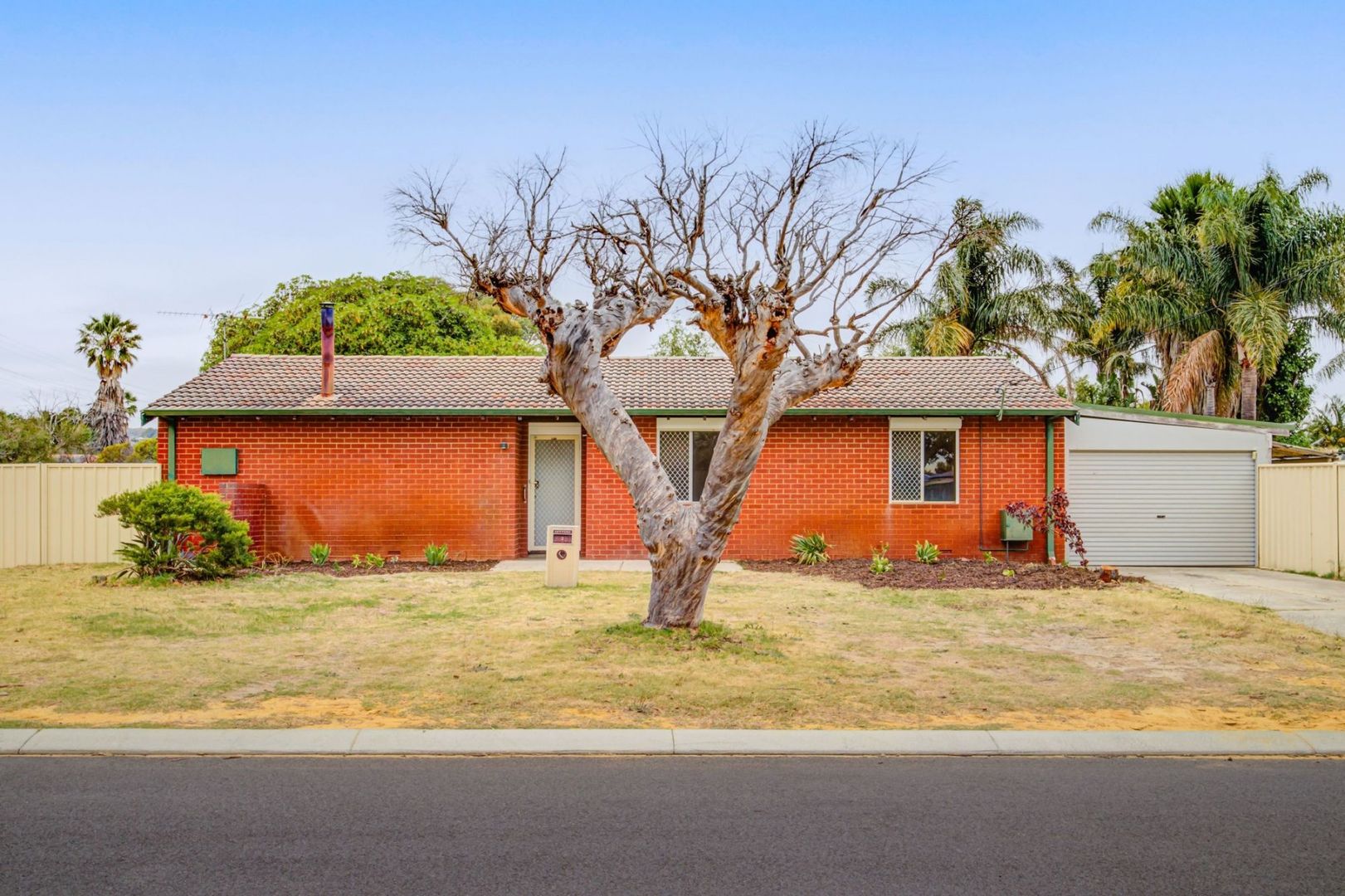 2 Claunelle Road, Armadale WA 6112 House For Rent Domain