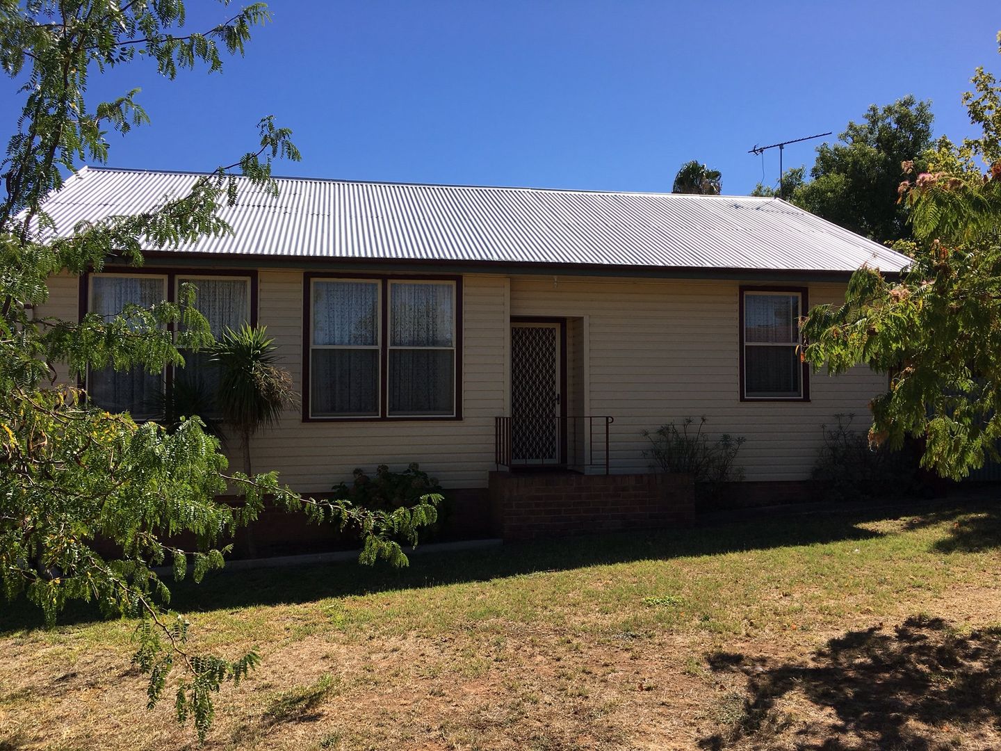 6 Sheahan Street, Cowra NSW 2794