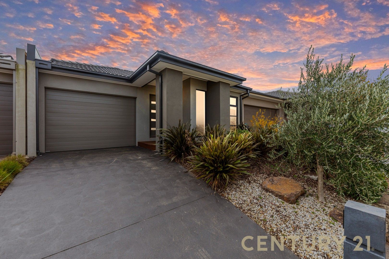 4 bedrooms House in 54 Walhallow Drive CLYDE NORTH VIC, 3978