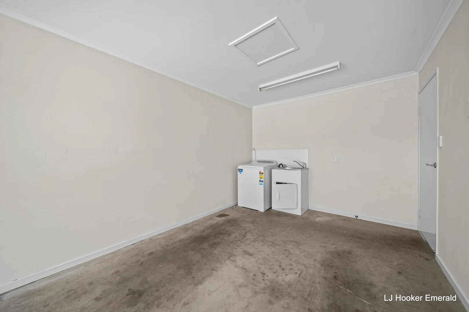 Additional image 12 of 10/15-17 Roberts Street, Emerald QLD 4720