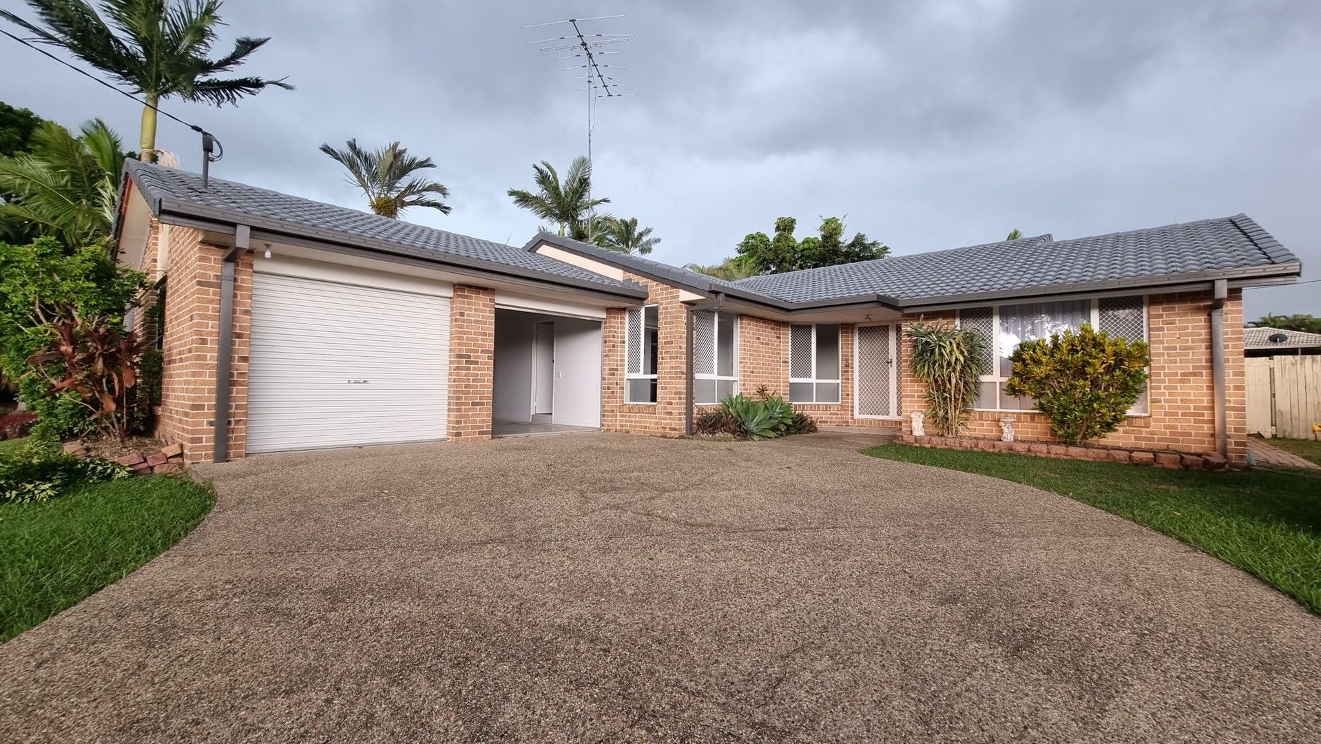 4 bedrooms House in 82 Kaiser Drive WINDAROO QLD, 4207