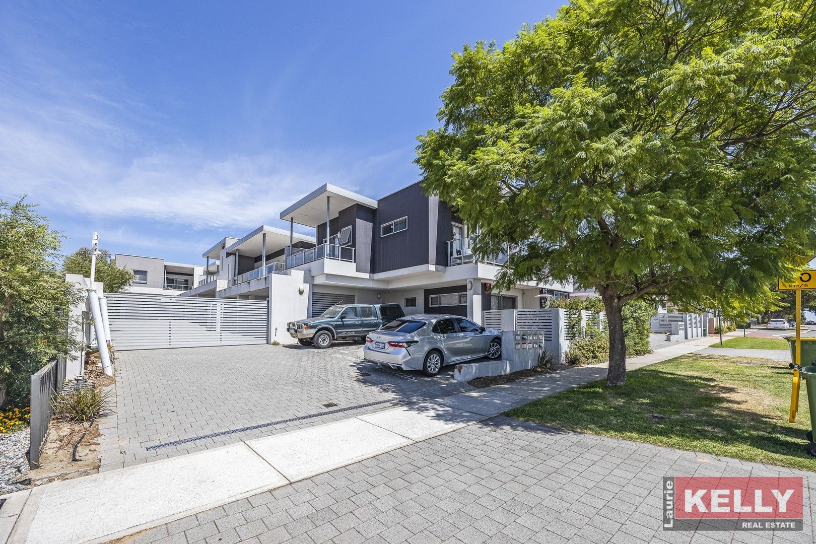 2 bedrooms Apartment / Unit / Flat in 2/206 Kooyong Road RIVERVALE WA, 6103
