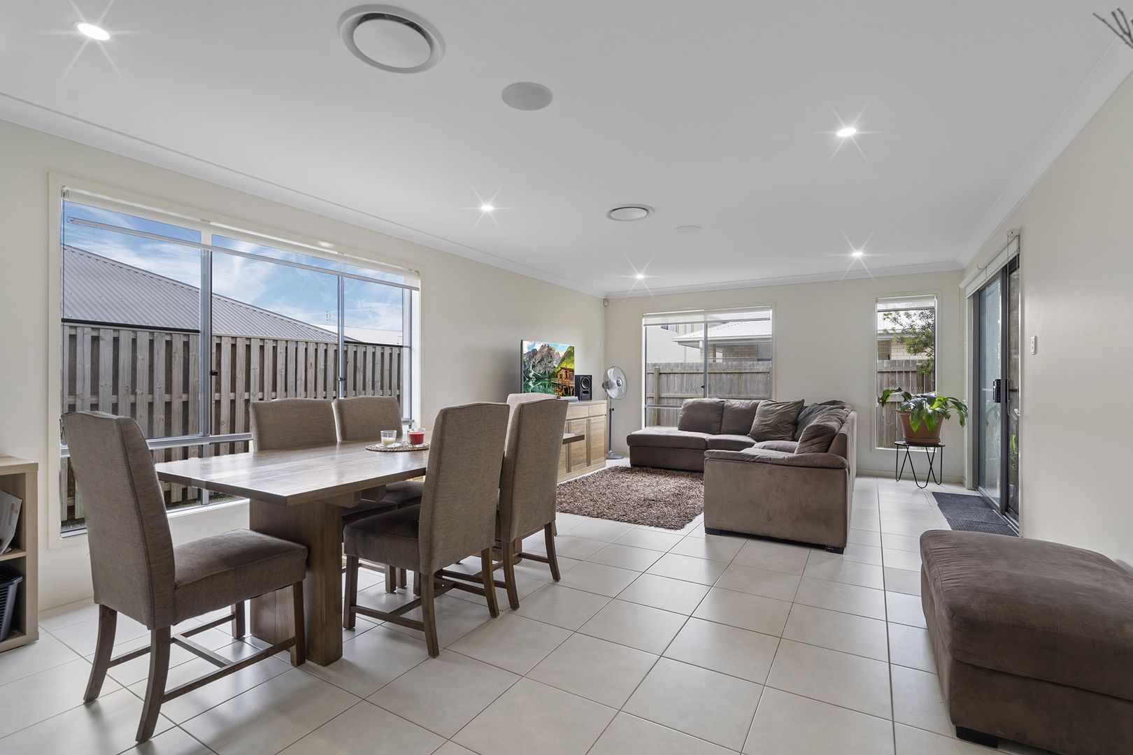 90 Flametree Circuit, Arundel QLD 4214, Image 2