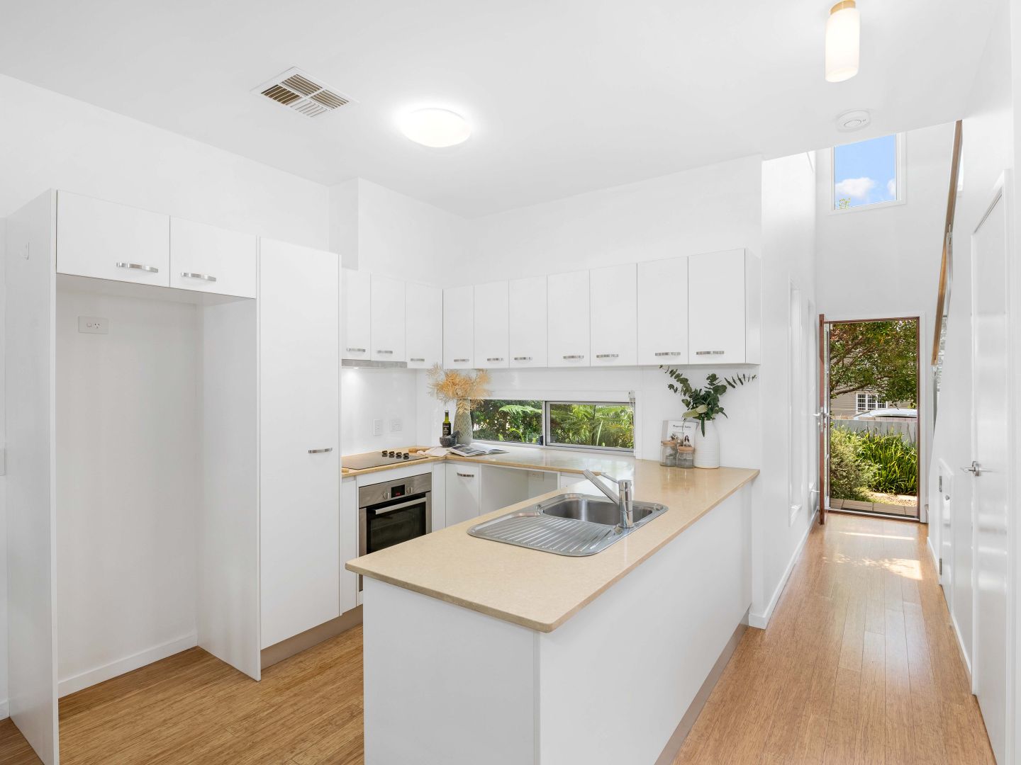 2/18 Ward Street, Indooroopilly QLD 4068, Image 2