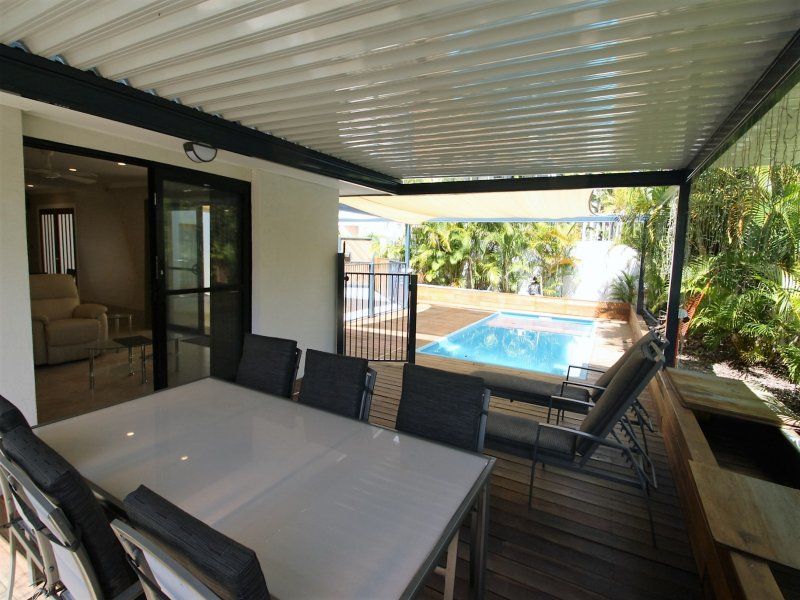 52 Tedder Avenue, Main Beach QLD 4217, Image 2