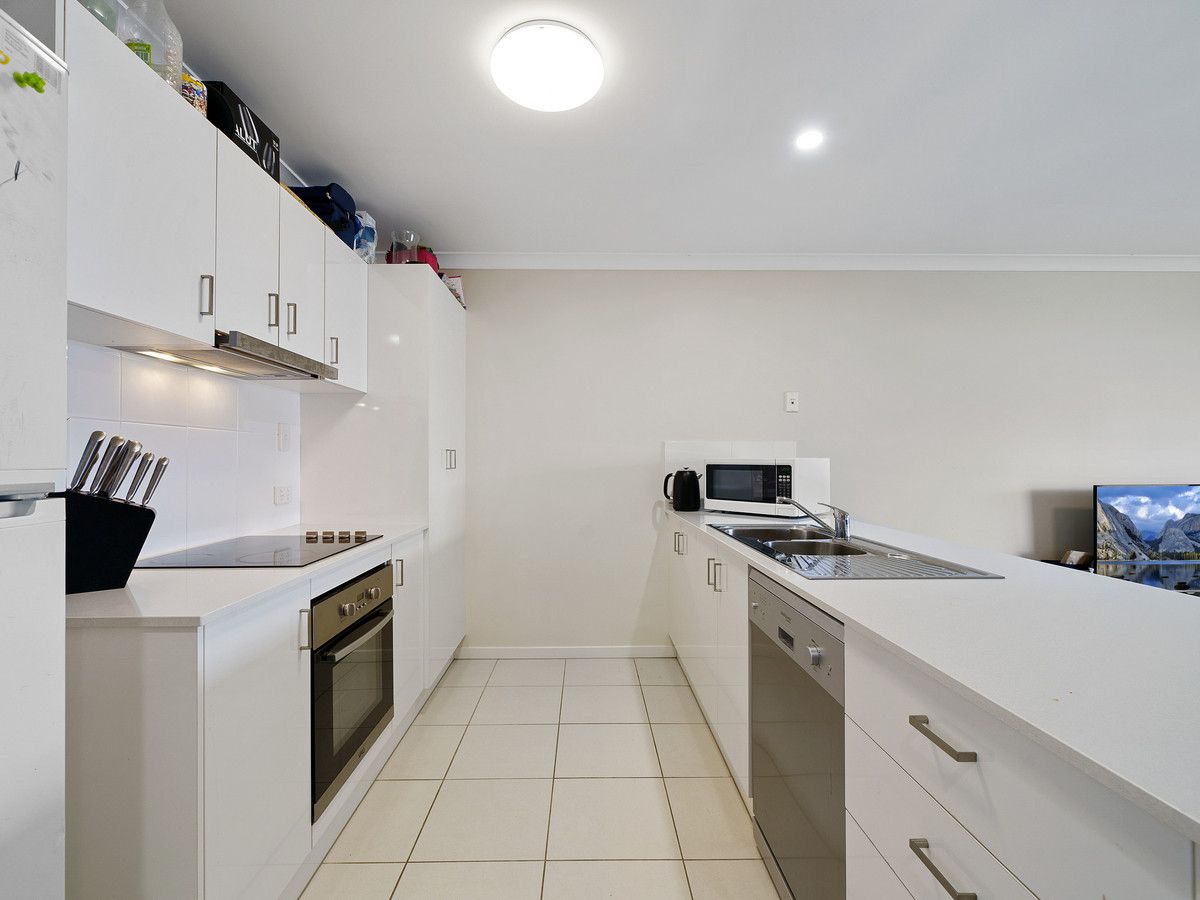 1 & 2/2 Breanna Street, Cotswold Hills QLD 4350, Image 2