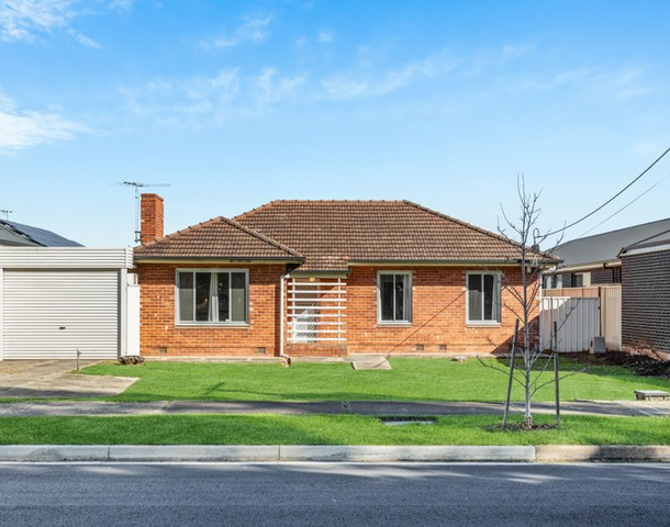 8 Dampier Avenue, Findon SA 5023