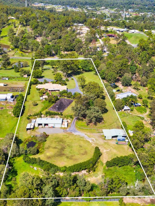 5 bedrooms House in 57 Holyrood Road MAUDSLAND QLD, 4210