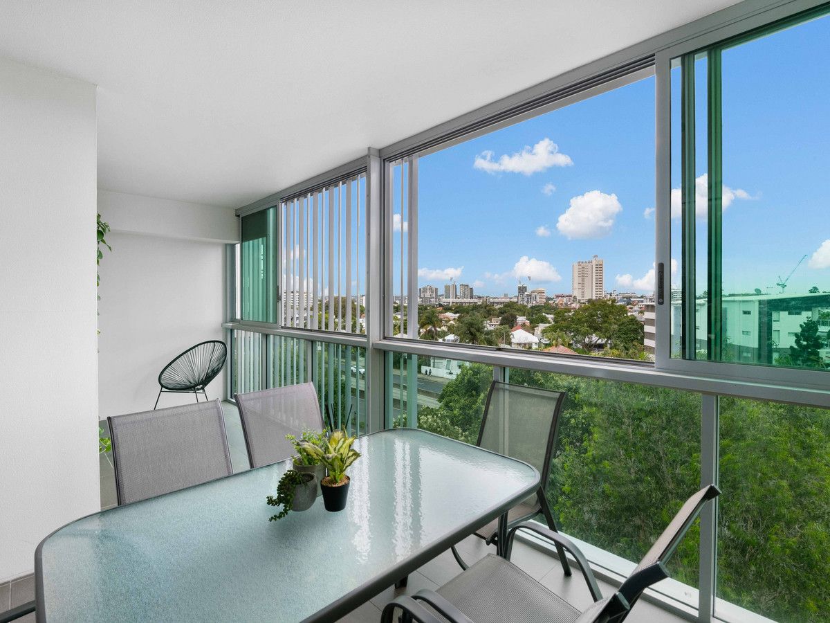 302/18 Thorn Street, Kangaroo Point QLD 4169, Image 2