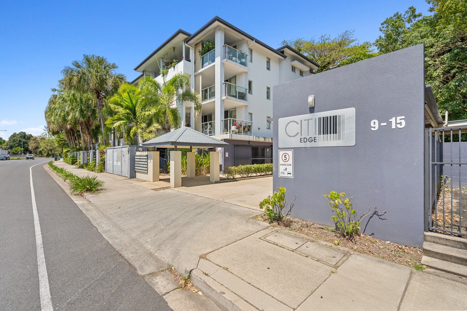 3 bedrooms Villa in 46/9-15 Mclean Street CAIRNS NORTH QLD, 4870