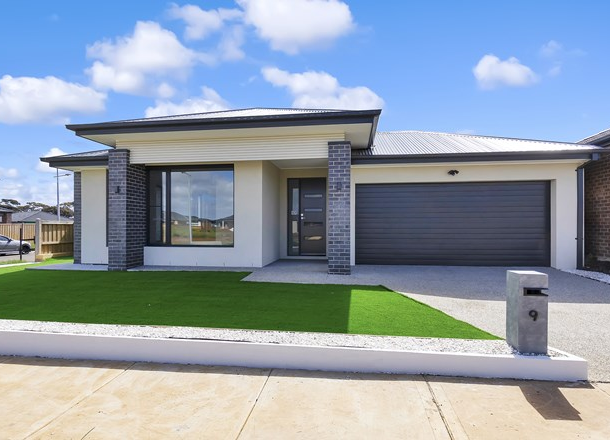 9 Buttermint Crescent, Manor Lakes VIC 3024