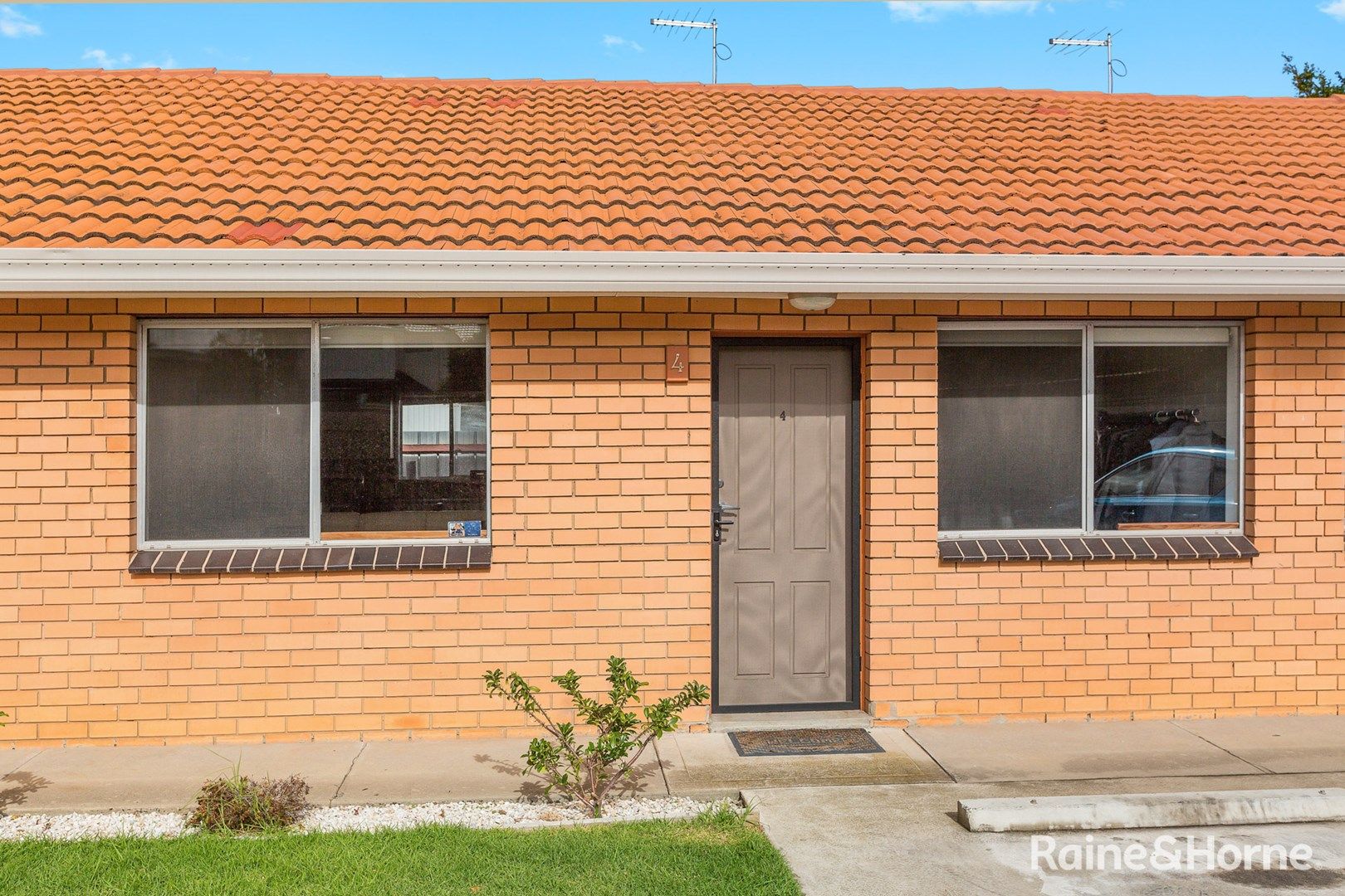 4/23 Clyde St, Newport VIC 3015, Image 2