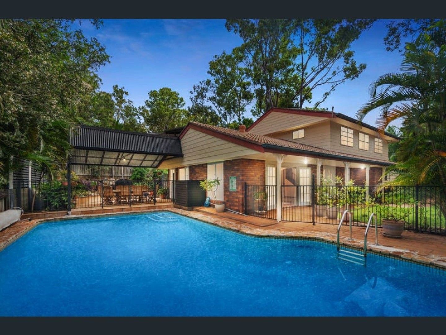 6 bedrooms House in 40 D'Aguilar Road THE GAP QLD, 4061