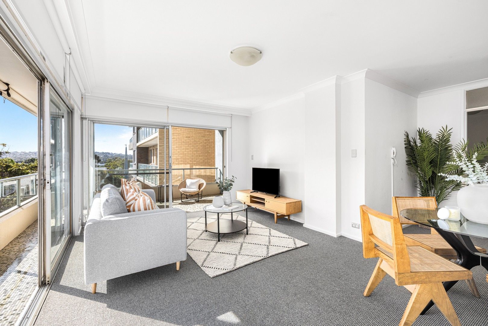 2 bedrooms Apartment / Unit / Flat in 8/53 Oaks Avenue DEE WHY NSW, 2099