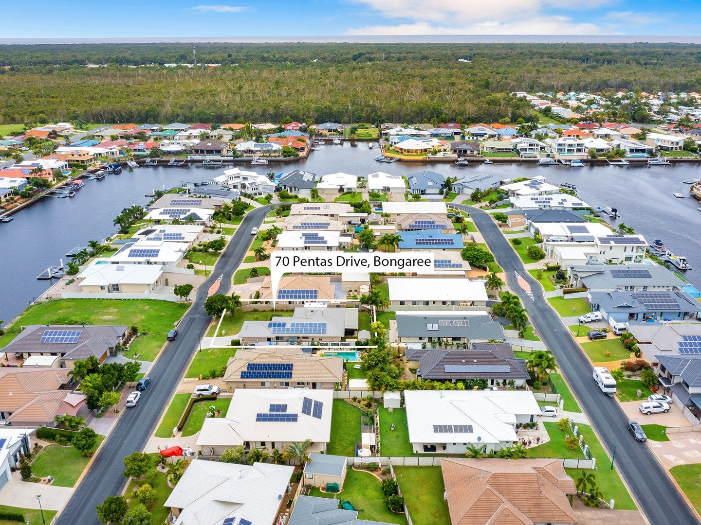 4 bedrooms House in 70 Pentas Drive BONGAREE QLD, 4507