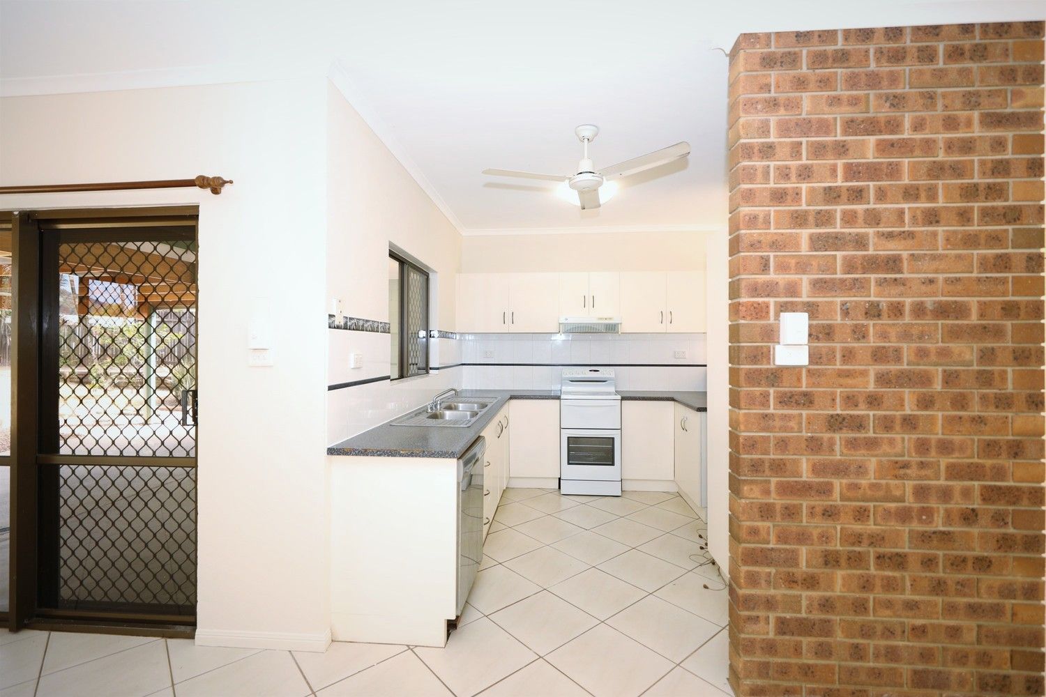 21 Julia Percy Close, Bentley Park QLD 4869, Image 2