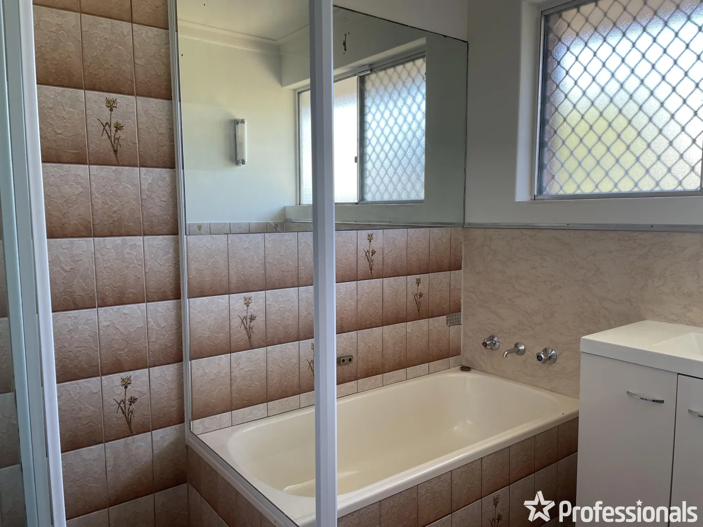 Additional image 16 of 19 Hughenden Drive, Thornlie WA 6108