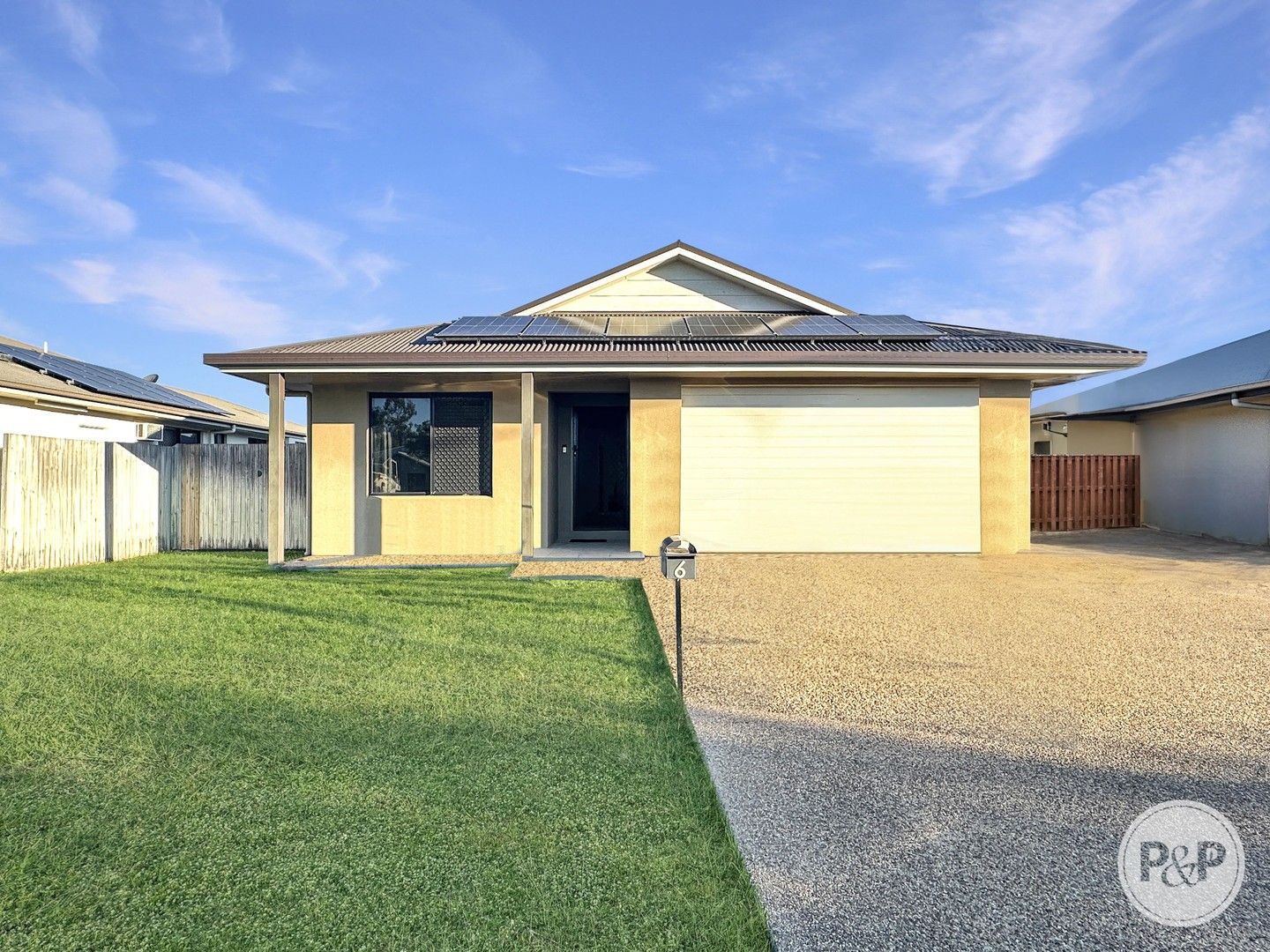 4 bedrooms House in 6 Wave Court KELSO QLD, 4815