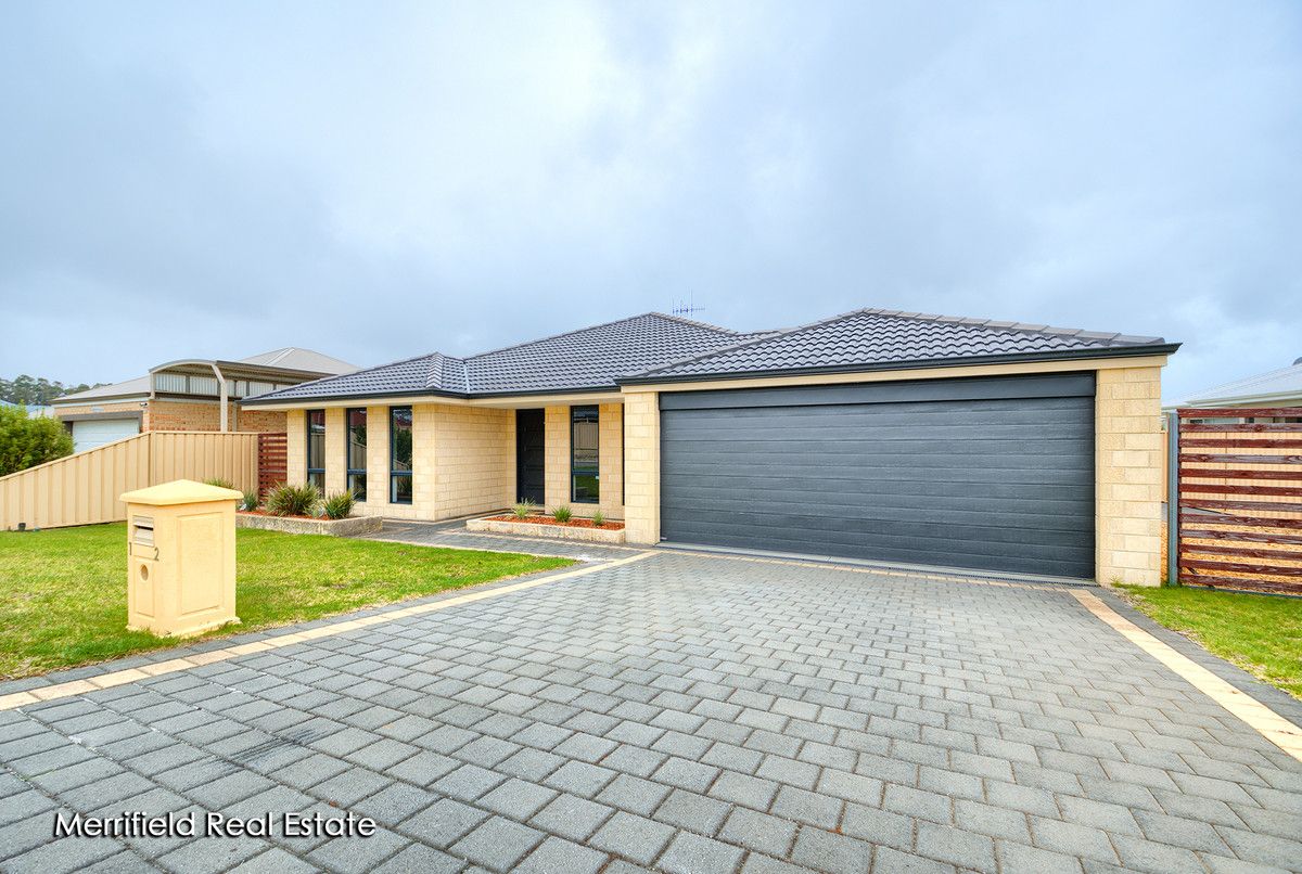 4 bedrooms House in 12 Grevillea Way YAKAMIA WA, 6330