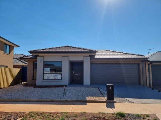 4 bedrooms House in 3 Ravine Place THORNHILL PARK VIC, 3335