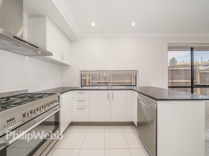 1/2 Mahoney Street, Templestowe VIC 3106, Image 2