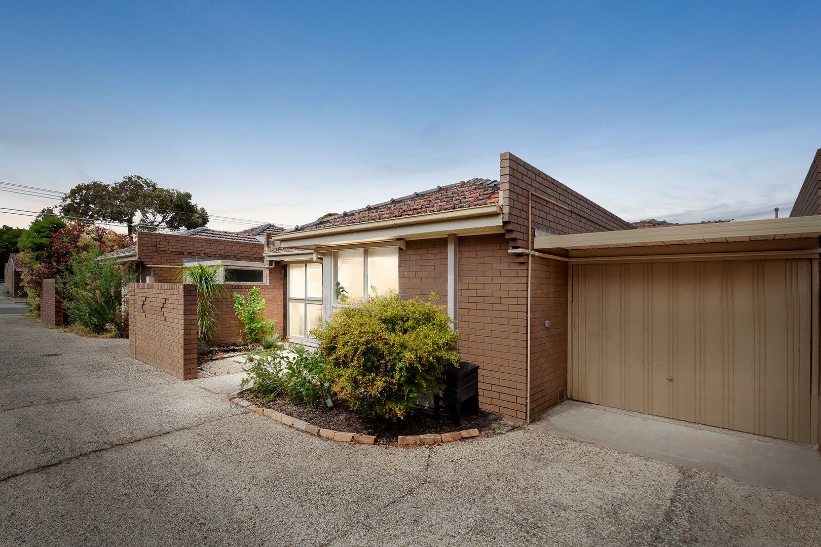 2 bedrooms Apartment / Unit / Flat in 2/63 Springhall Parade PASCOE VALE SOUTH VIC, 3044