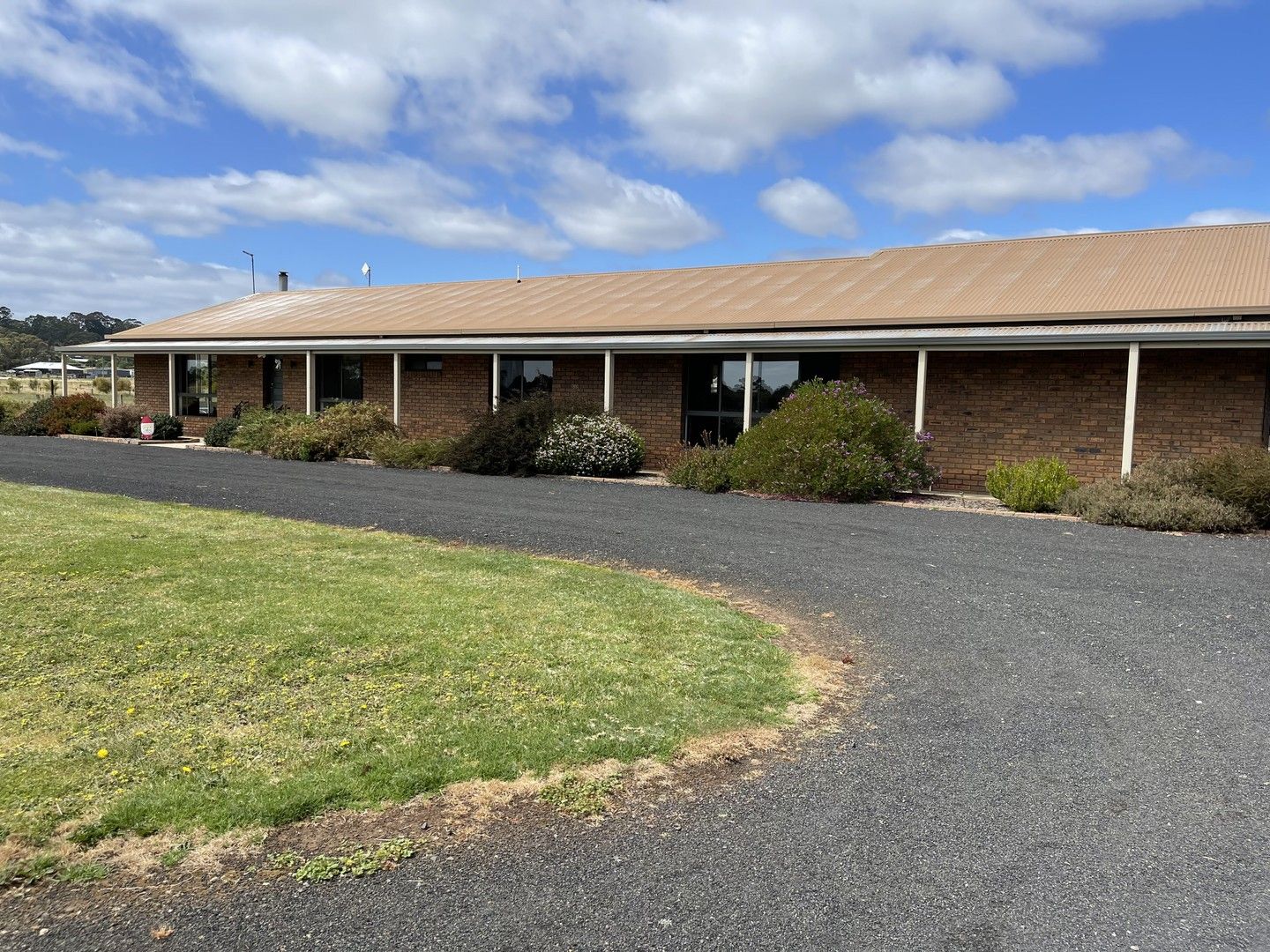 4 bedrooms House in 127 Irrewillipe Rd ELLIMINYT VIC, 3250