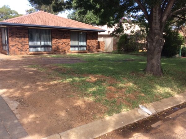 5 bedrooms House in 9 Buckingham Drive DUBBO NSW, 2830