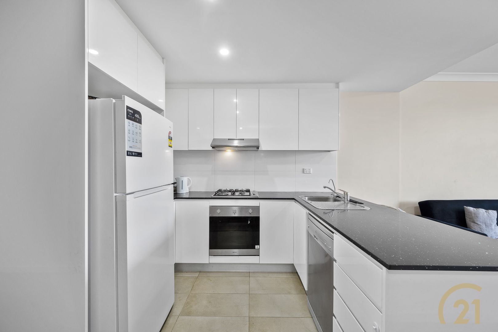 220/17-21 The Crescent, Fairfield NSW 2165, Image 2