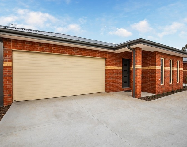 2/8 Somerset Crescent, Mansfield VIC 3722