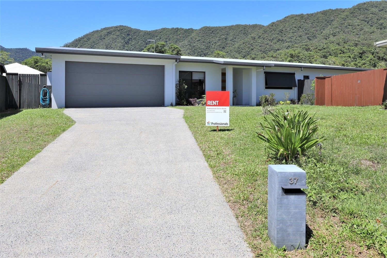 4 bedrooms House in 37 Elderberry Avenue BENTLEY PARK QLD, 4869