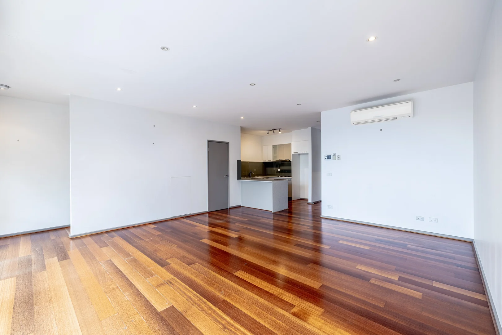 Additional image 4 of 2/100-104 Poath Road, Hughesdale VIC 3166