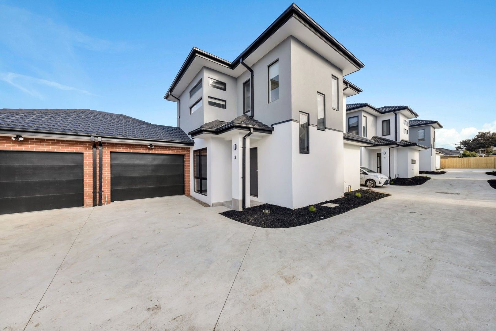 3 bedrooms Townhouse in 933-935 Heatherton Road SPRINGVALE VIC, 3171