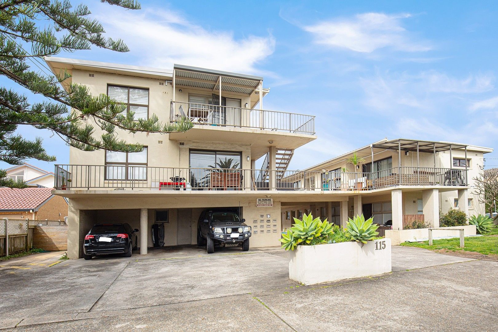 2 bedrooms Apartment / Unit / Flat in 5/115 Ocean Street NARRABEEN NSW, 2101