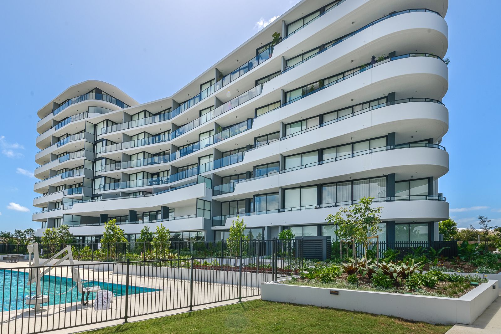 2 bedrooms Apartment / Unit / Flat in 2206/1 Grant Avenue HOPE ISLAND QLD, 4212