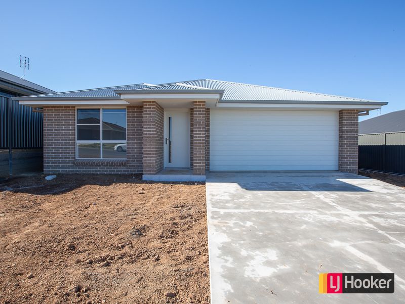 3 bedrooms House in 12 McKay Place NORTH TAMWORTH NSW, 2340