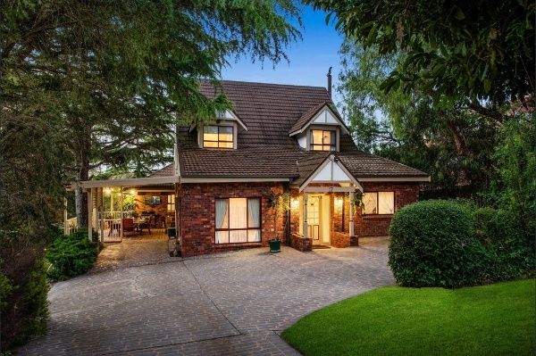 4 bedrooms House in 15-17 Eyre Street WESTMEADOWS VIC, 3049