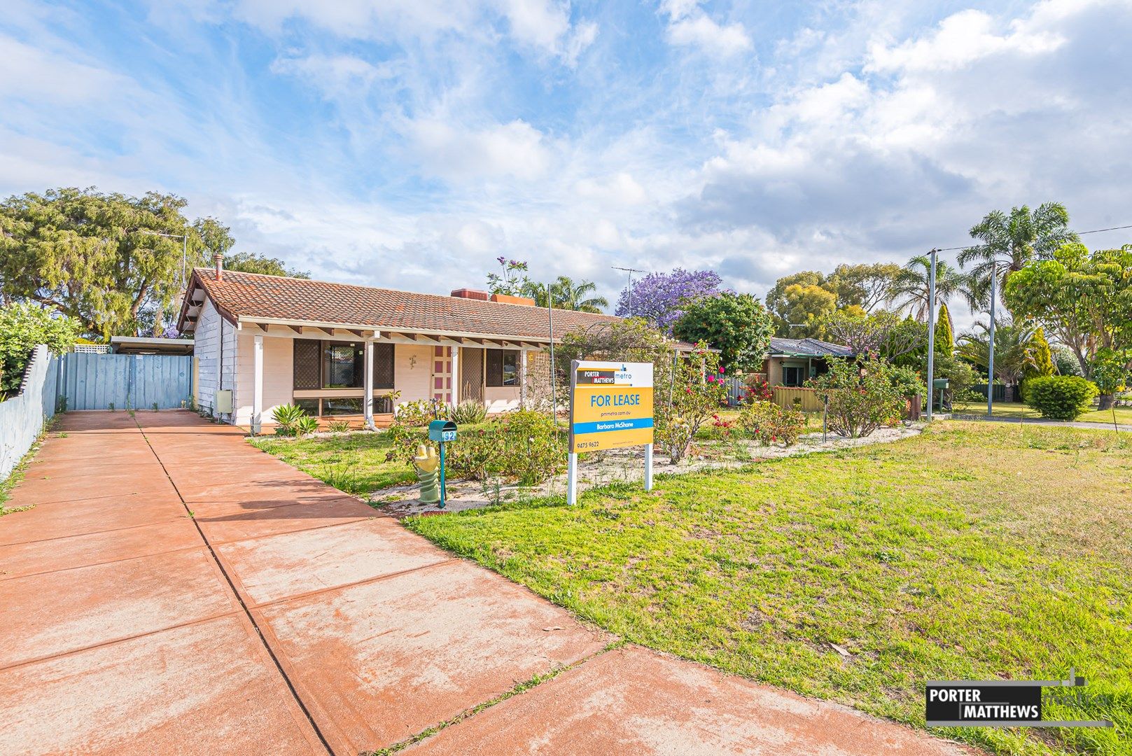 4 bedrooms House in 92 Partridge Way THORNLIE WA, 6108