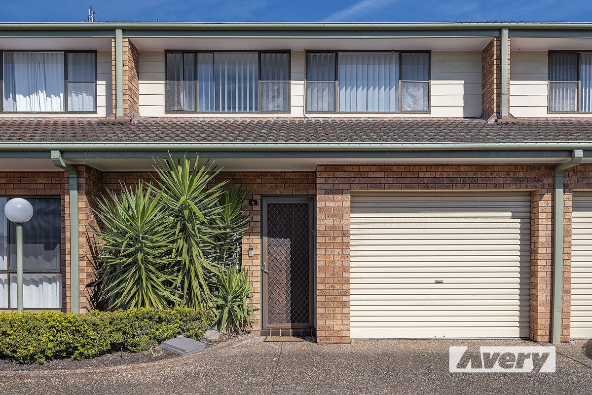 2 bedrooms Townhouse in 1/203 Brunker Road ADAMSTOWN NSW, 2289