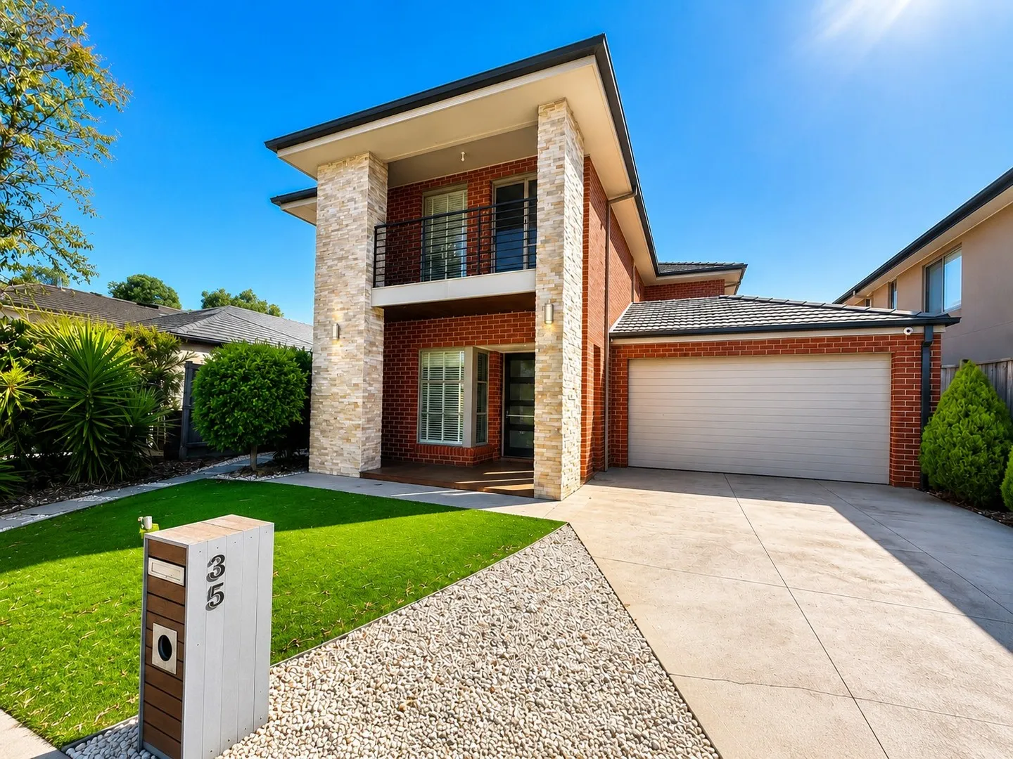 Modern spacious 4-beds Living in Kingsford Estate Point Cook