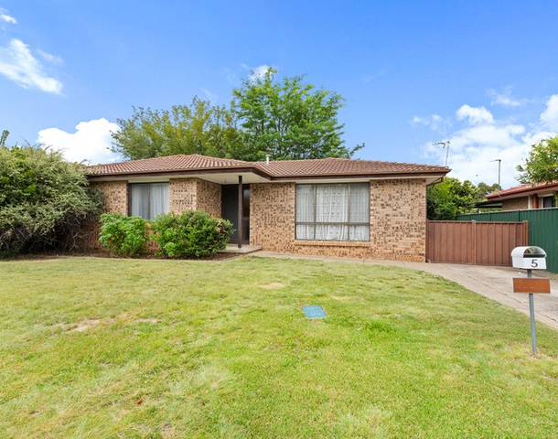 5 Beardsmore Place, Gowrie ACT 2904
